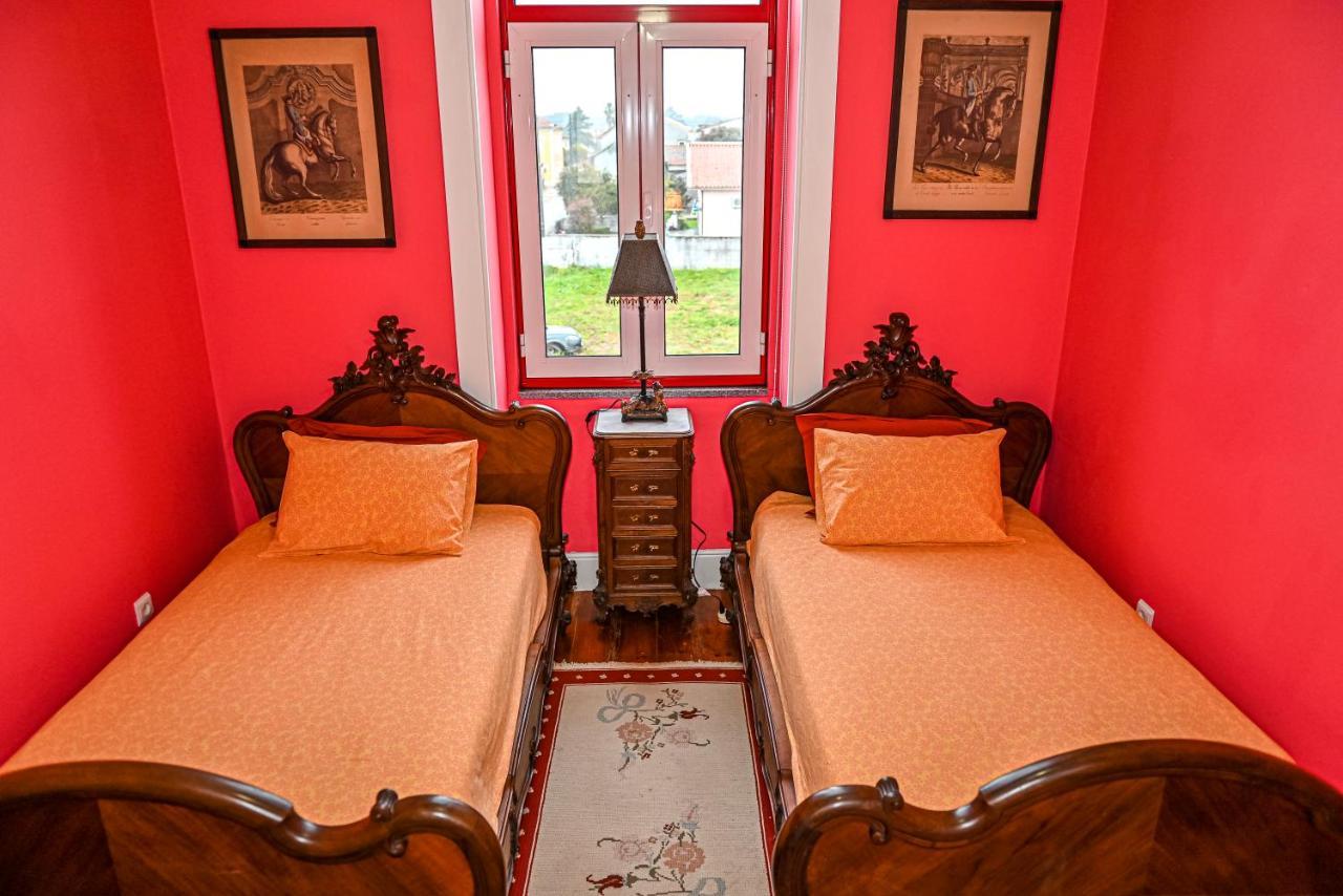 Vintage Balcony Guesthouse Ovar Bagian luar foto