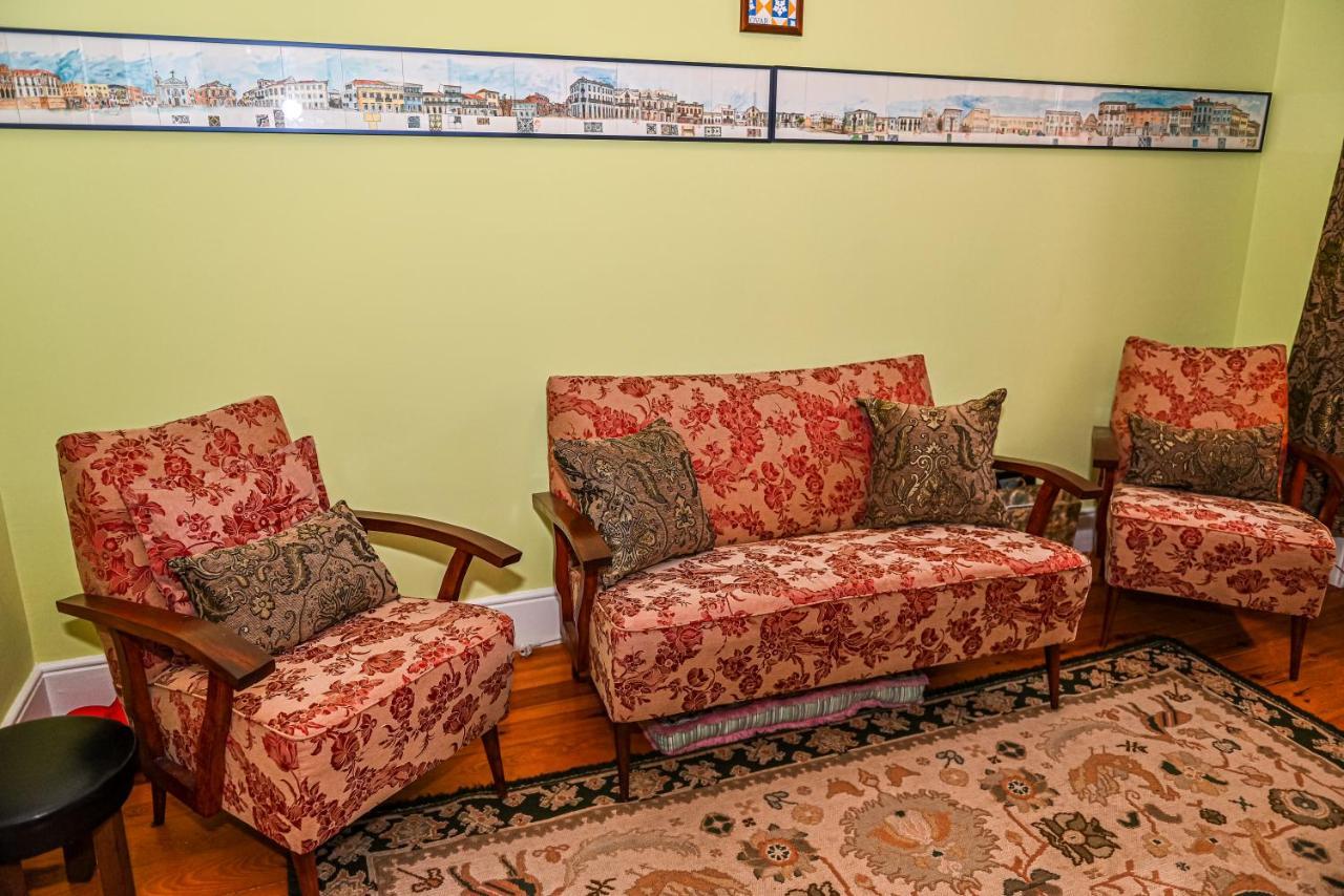 Vintage Balcony Guesthouse Ovar Bagian luar foto