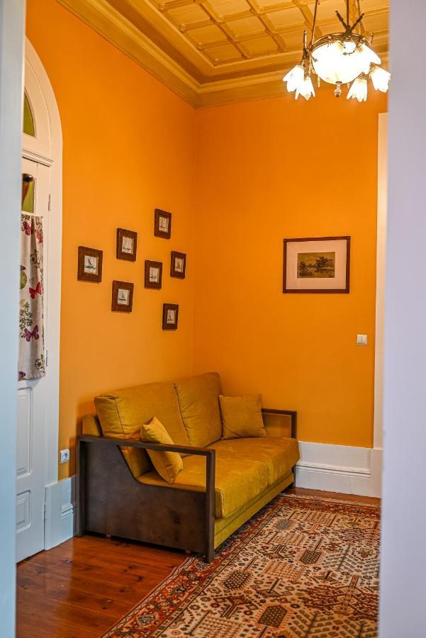Vintage Balcony Guesthouse Ovar Bagian luar foto