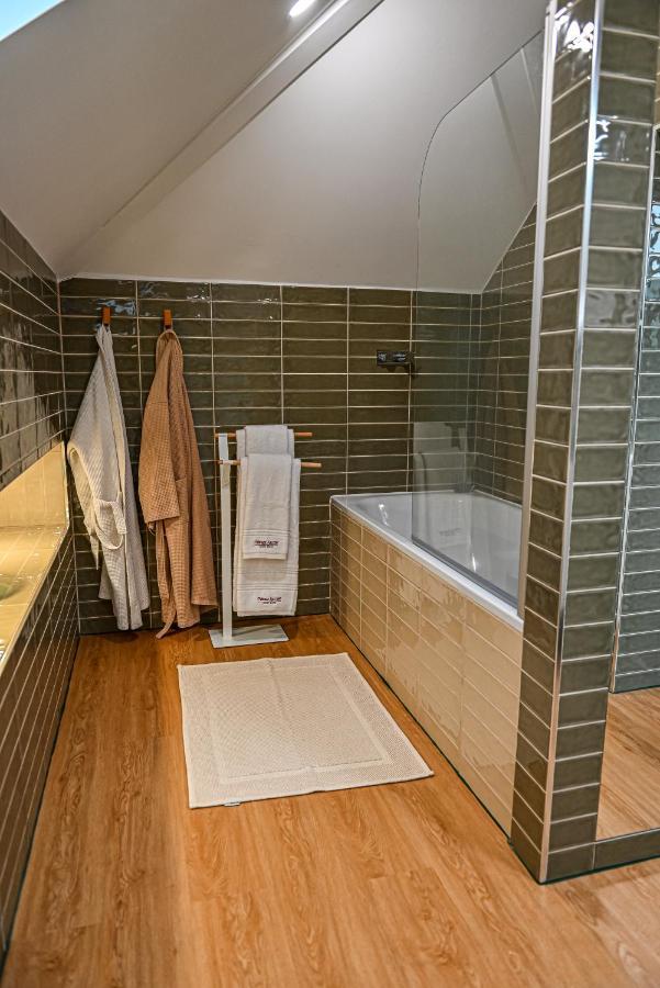 Vintage Balcony Guesthouse Ovar Bagian luar foto